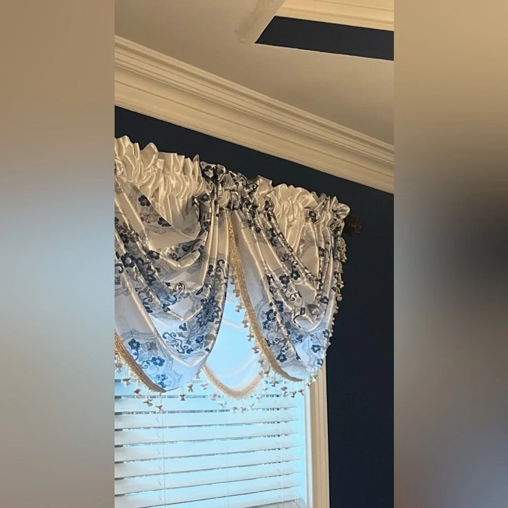 Elegant White Waterfall Valance (window curtains)
